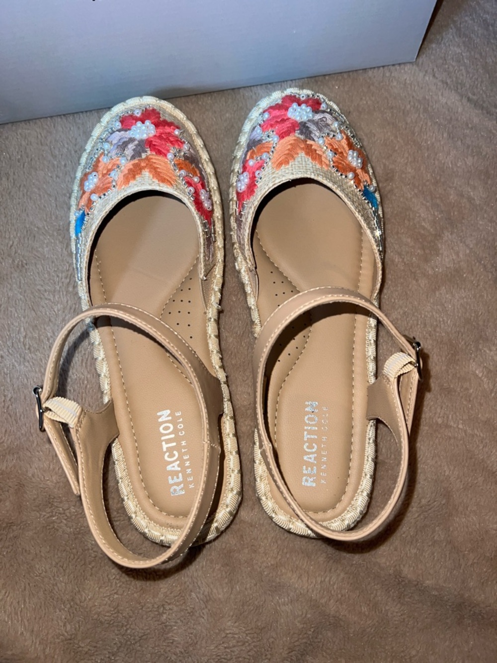 Reaction Kenneth Cole Beige Espadrille Sandals with Multicolor Floral Embroidery - Picture 4 of 7